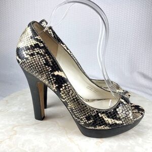 Via Spiga Snake Peep Toe Heels Womens Size 8 Black Tan Career Professional Pumps